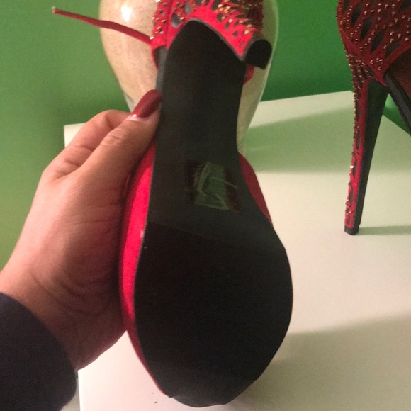 Red Pumps*****SOLD SOLD SOLD**** - Picture 3 of 3